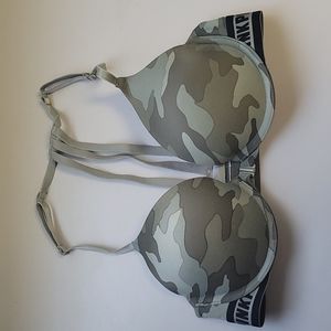 Victoria's Secret PINK front closure Pushup